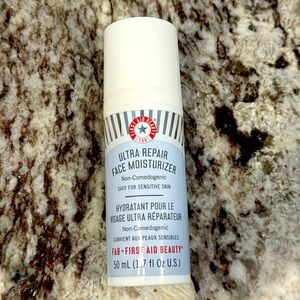 First Aid Beauty- Ultra Repair Face Moisturizer